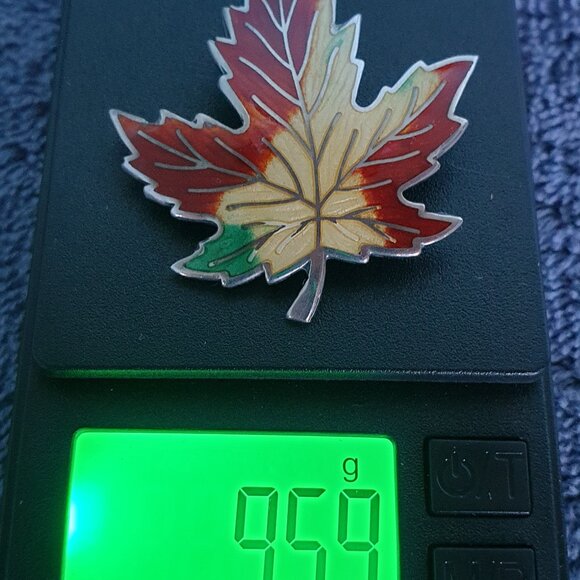 Mid-Century BMCO Canadian Maple Leaf Enamel Sterling Silver Lapel Pin Brooch - Picture 10 of 10